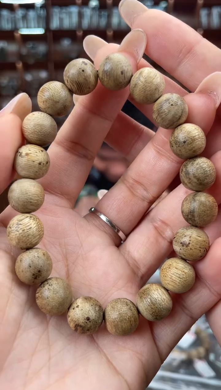【闪购商品】沉香手串116号柬埔寨多样性发一条