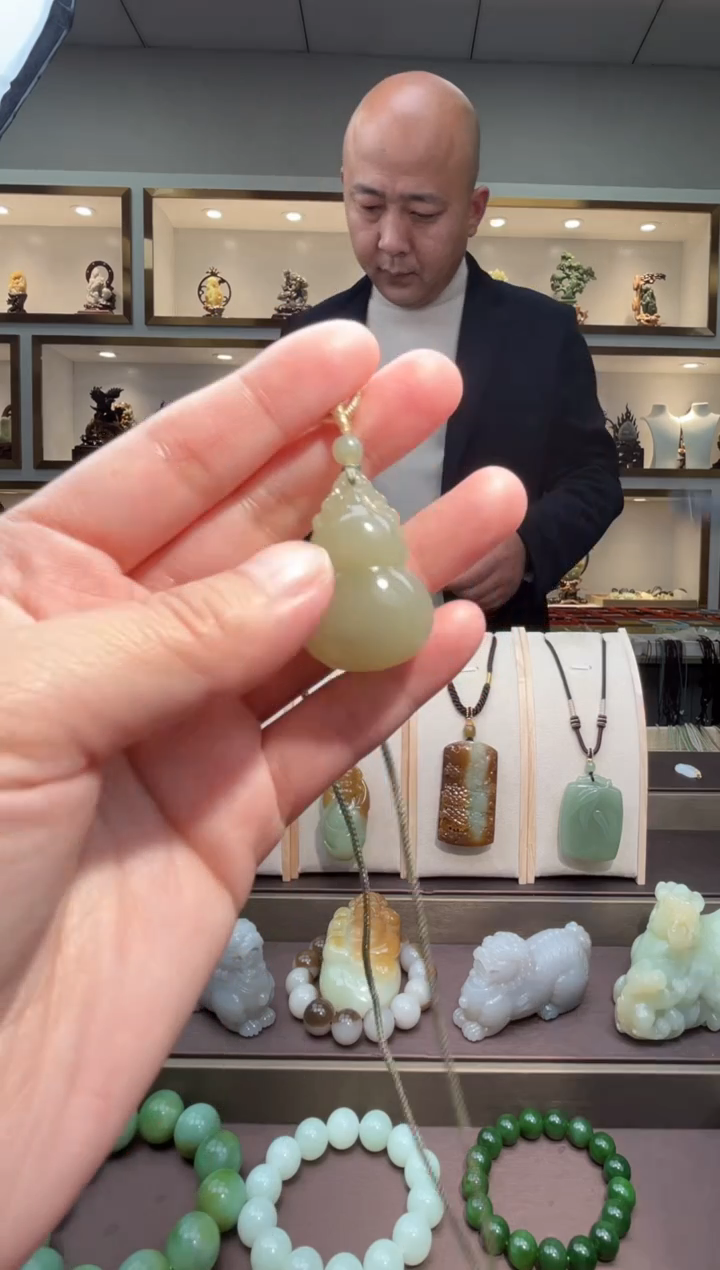 颈饰未镶嵌和田玉苏