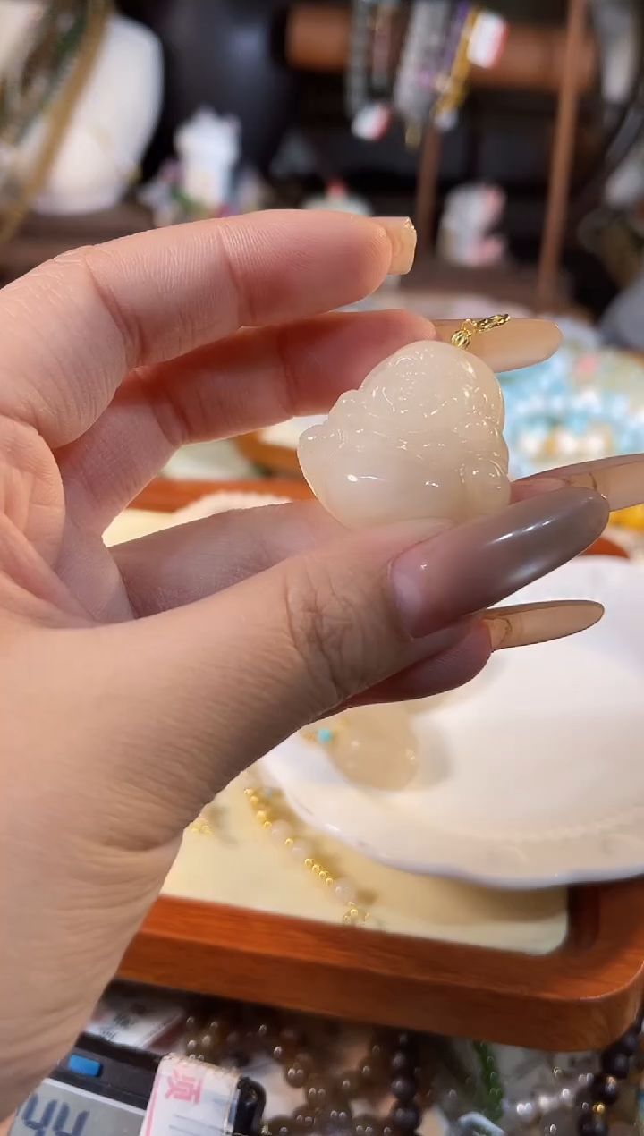 【闪购商品】和田玉吊坠(不含链)18K金镶嵌多样性发货其一