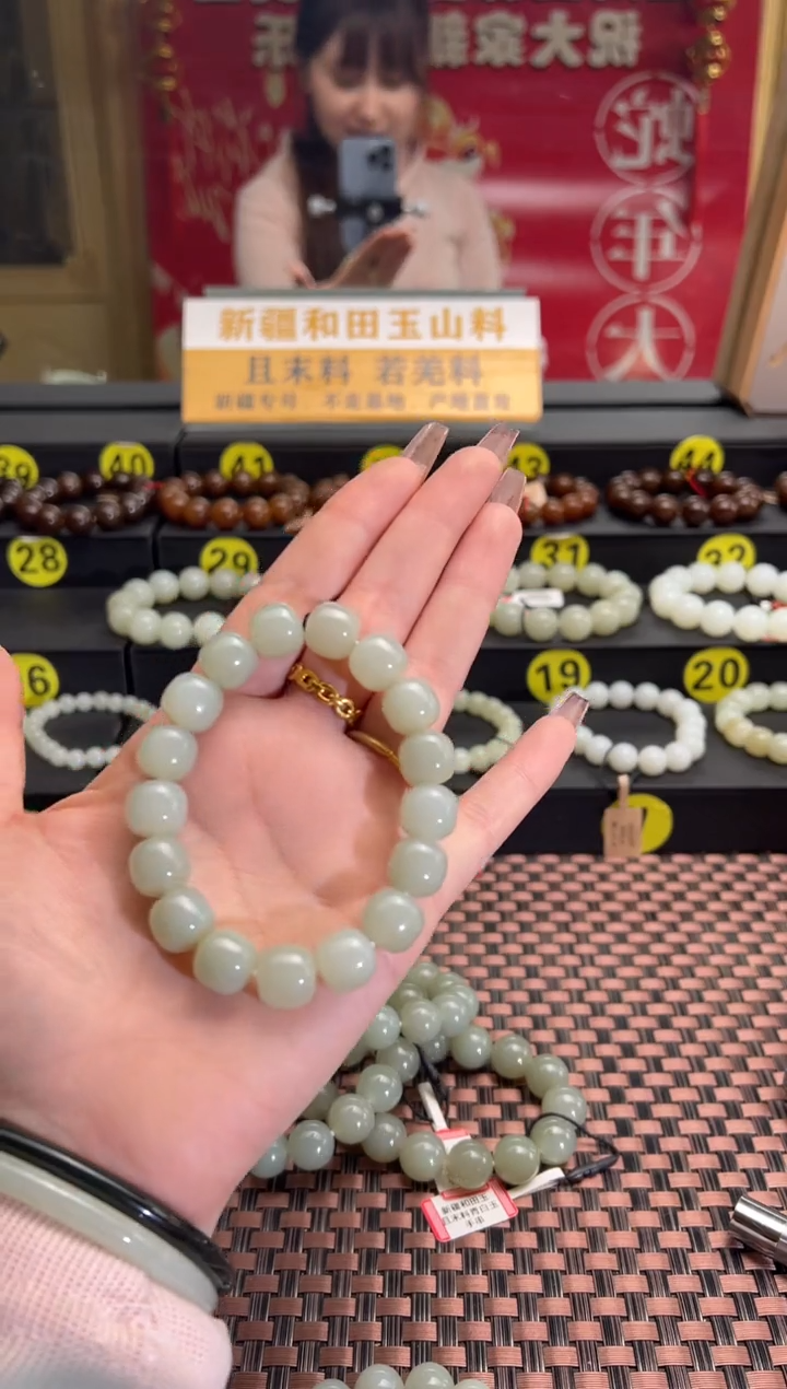 【闪购商品】和田玉手串未镶嵌且末料青白玉老型珠卡11*12手串