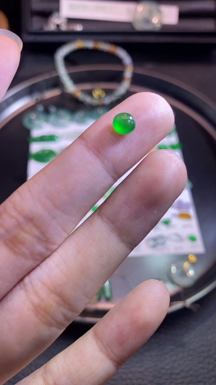 翡翠挂件未镶嵌蛋