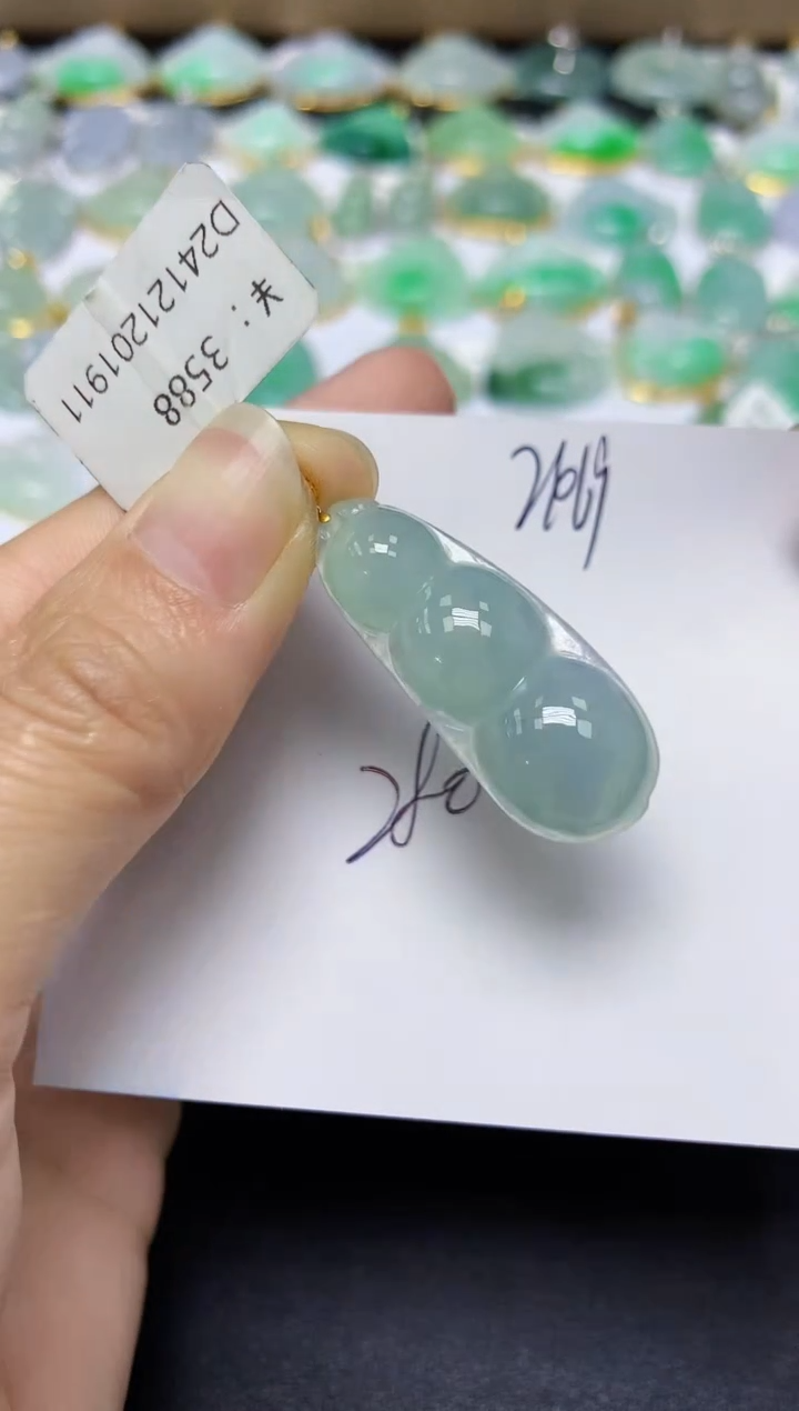 翡翠18K金镶嵌颈饰 天然翡翠A货