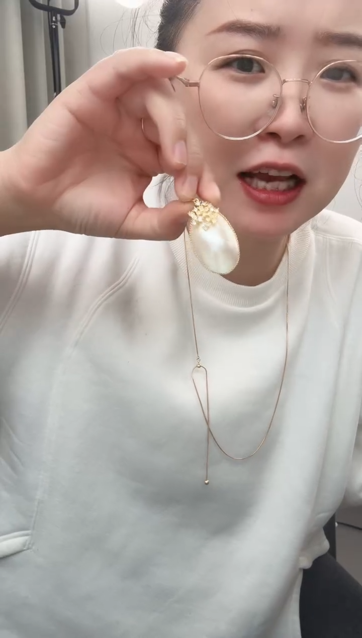 铜合金无用****5繁花白色吊坠