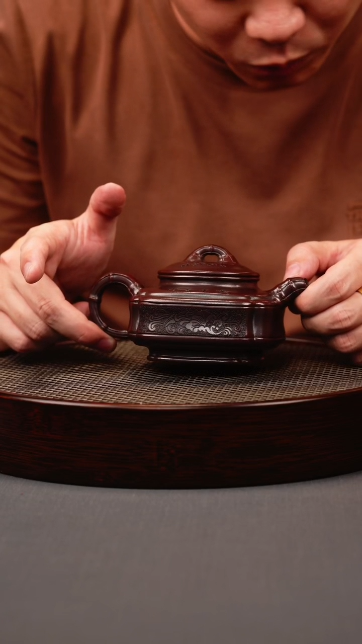 茶壶紫砂古红泥 四方抽角 刻绘