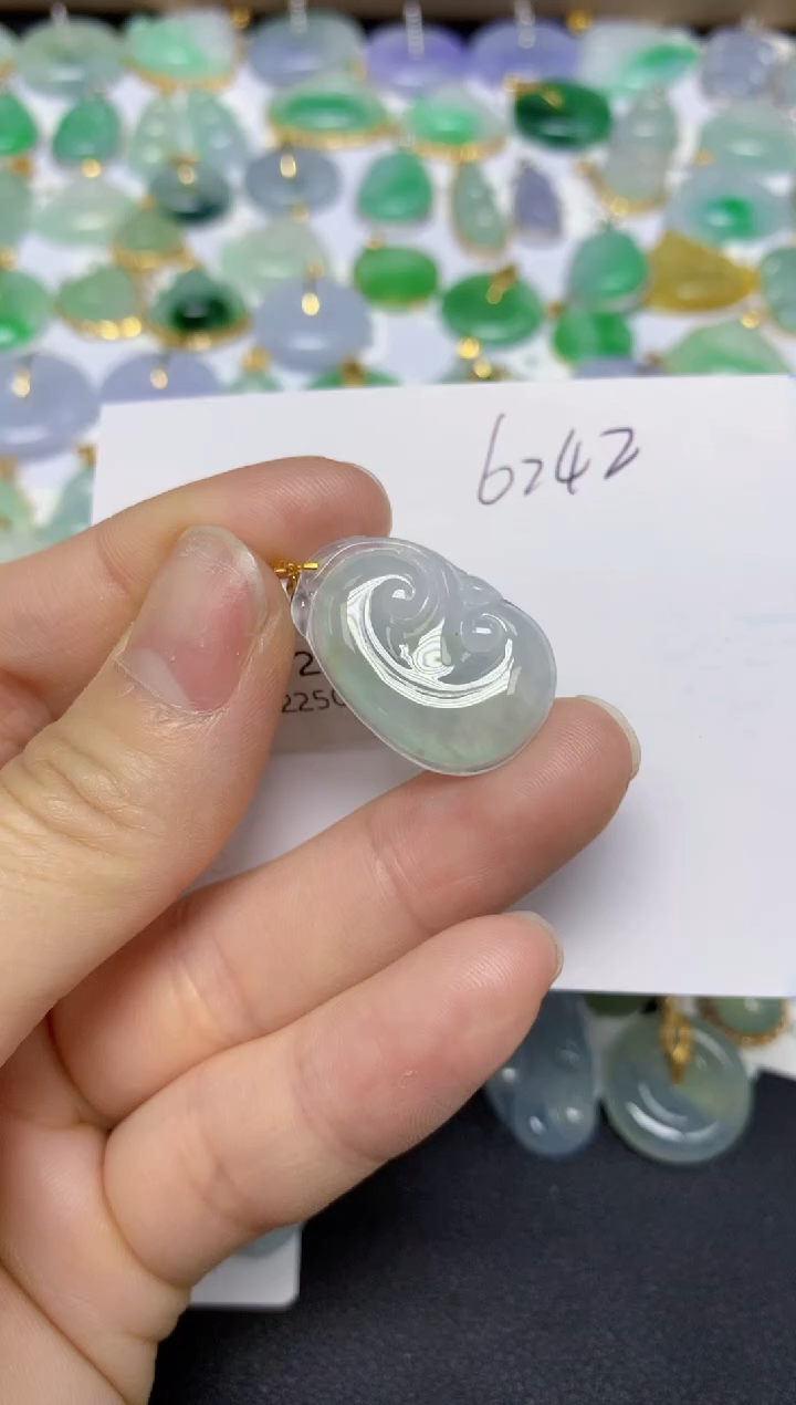 【闪购商品】翡翠挂件18K金镶嵌 天然翡翠A货