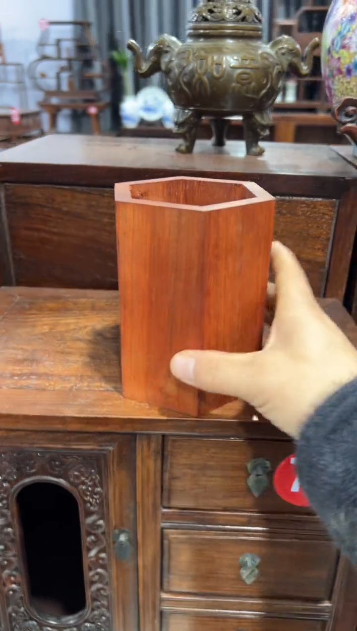 木木 邵氏紫檀六角笔筒新