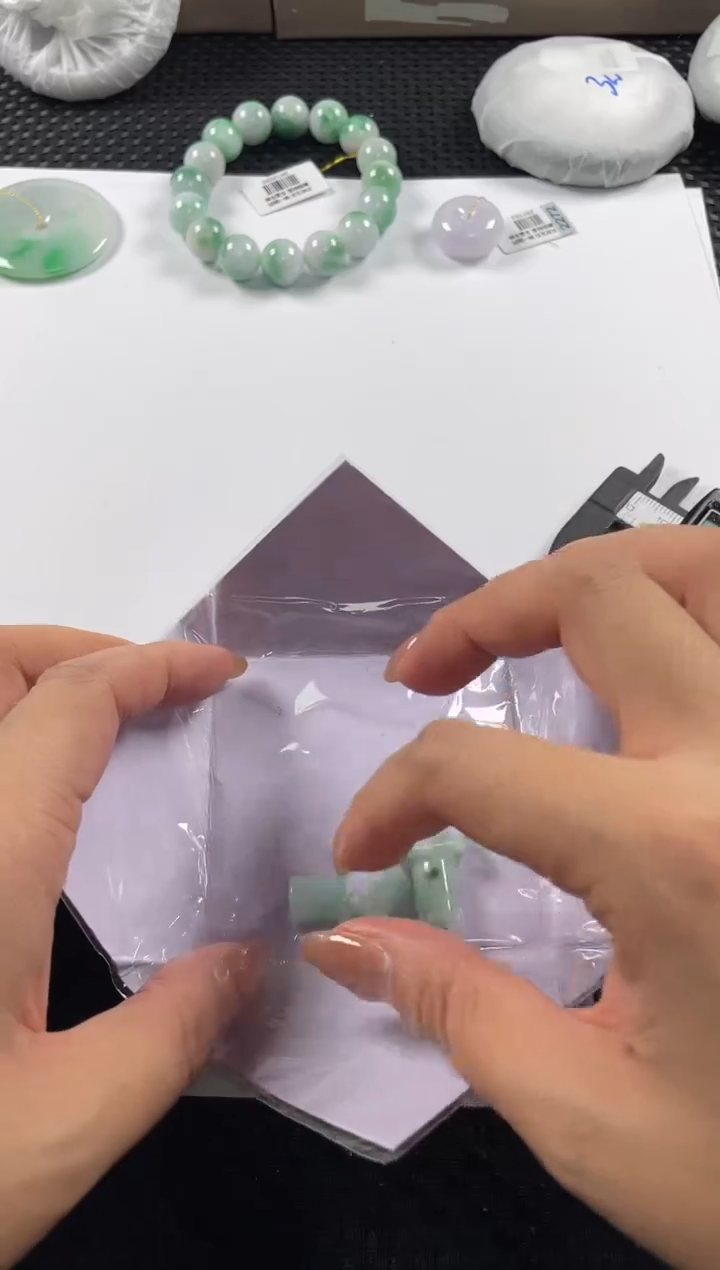 颈饰未镶嵌翡翠（多样性发一件）
