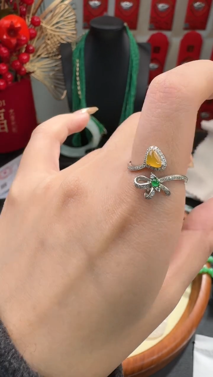 【闪购商品】翡翠颈饰18K金镶嵌戒指