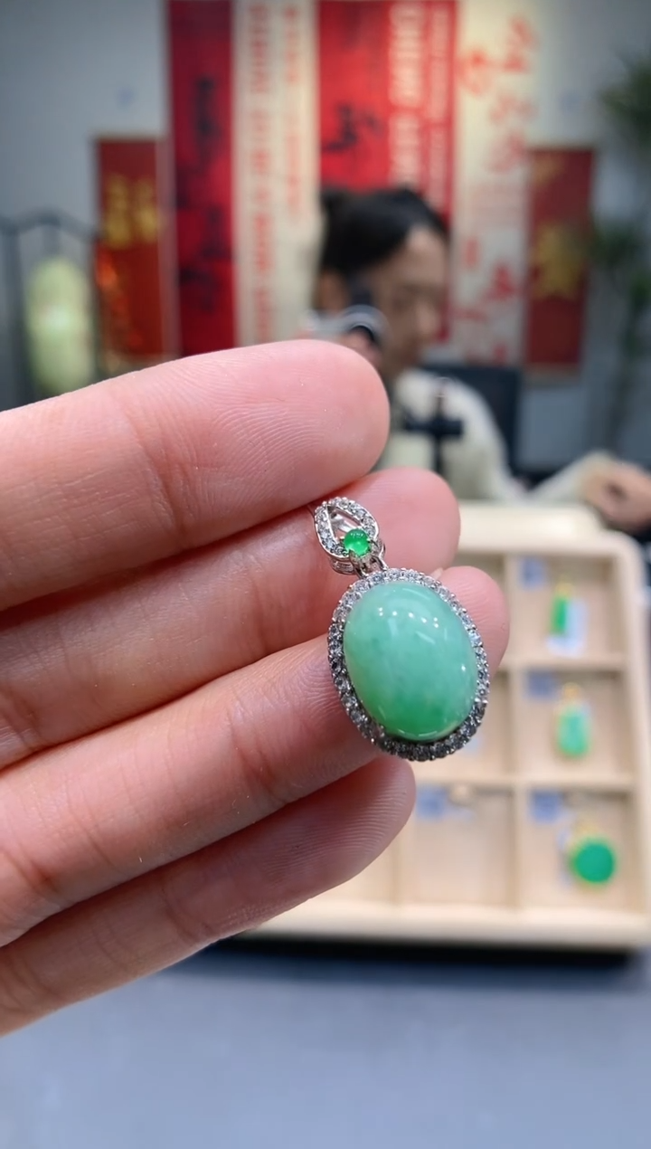 【闪购商品】翡翠吊坠(不含链)银S925镶嵌蛋面