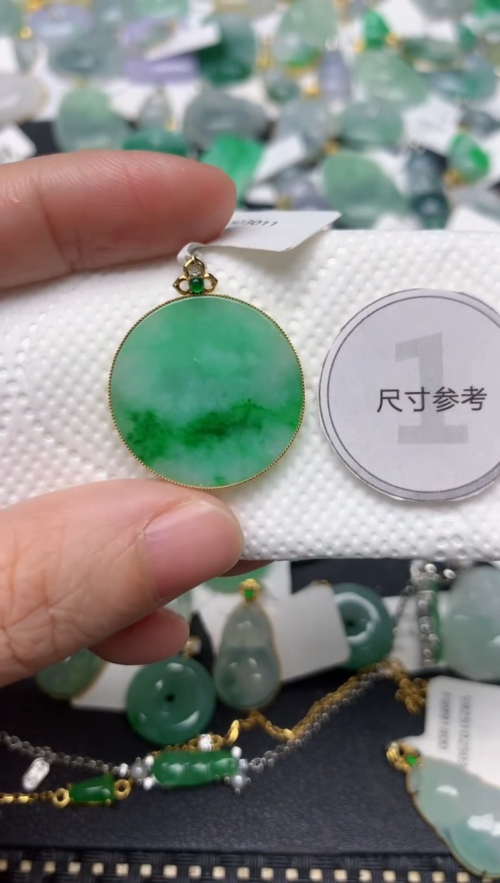 颈饰18K金镶嵌翡翠天然缅甸A货翡翠