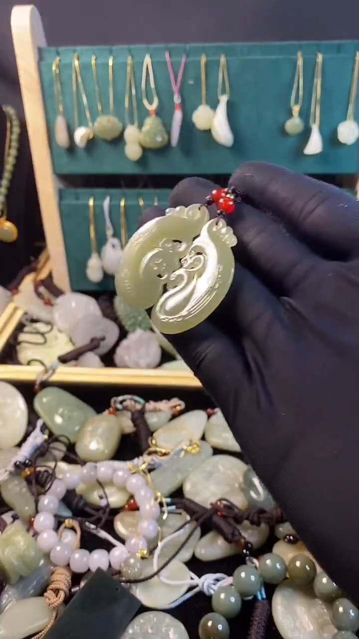 吊坠(赠链)未镶嵌和田玉拍2次95