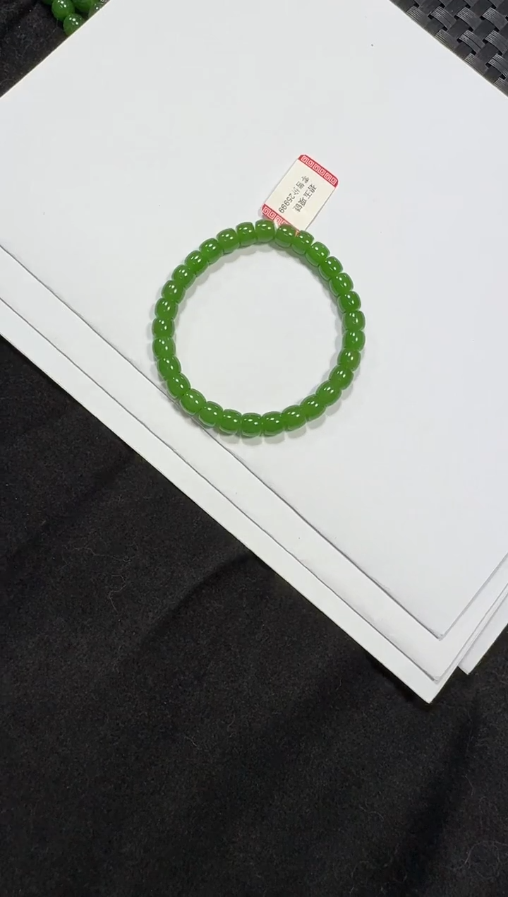 未镶嵌手串和田玉（碧玉）乌兰乌德苹果绿直切6*7手串