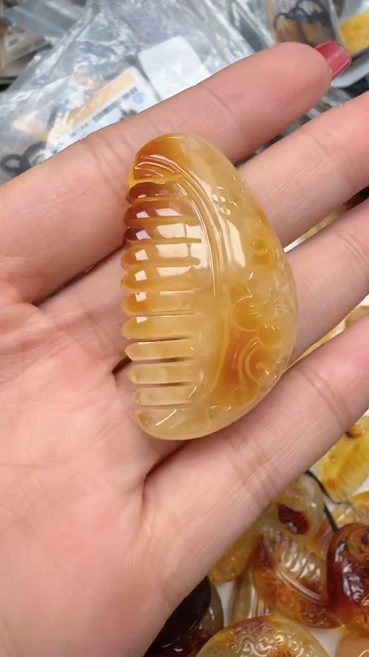 裸石琥珀未镶嵌如图