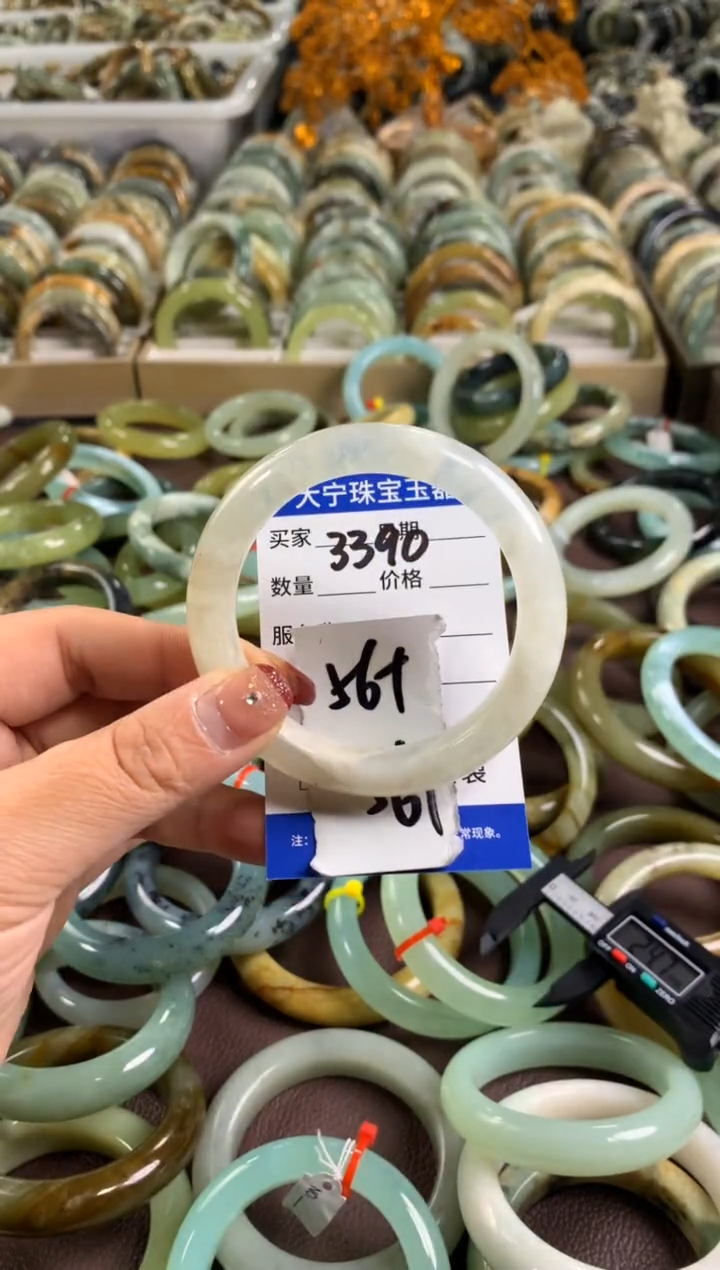 【闪购商品】蛇纹石玉手镯未镶嵌3390