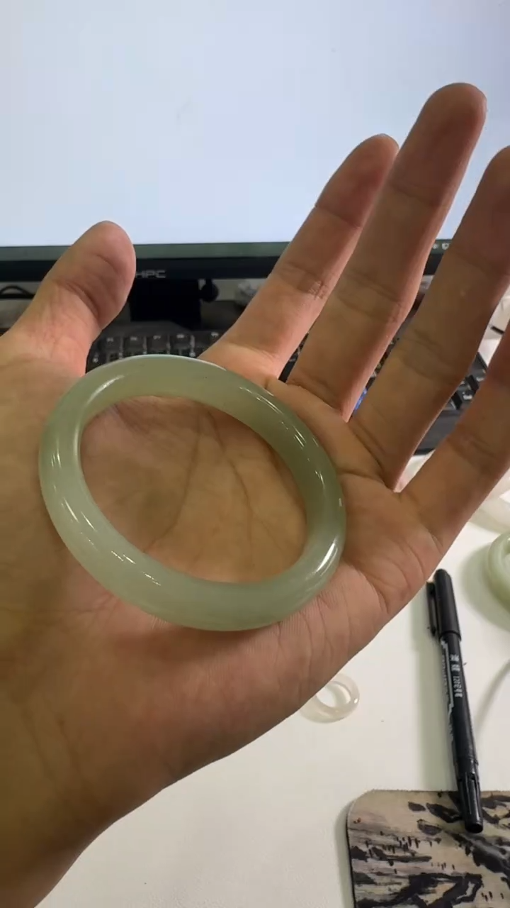 石英质玉手镯未镶嵌圈口54