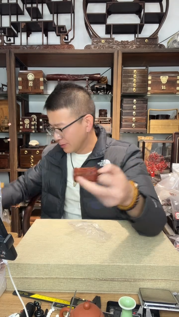 乌木类书架323小叶紫檀蝈蝈笼手把件  圆形
