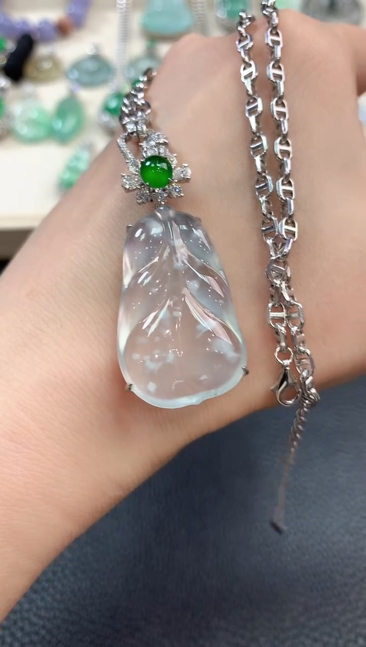 【闪购商品】翡翠吊坠(不含链)18K金镶嵌v54     