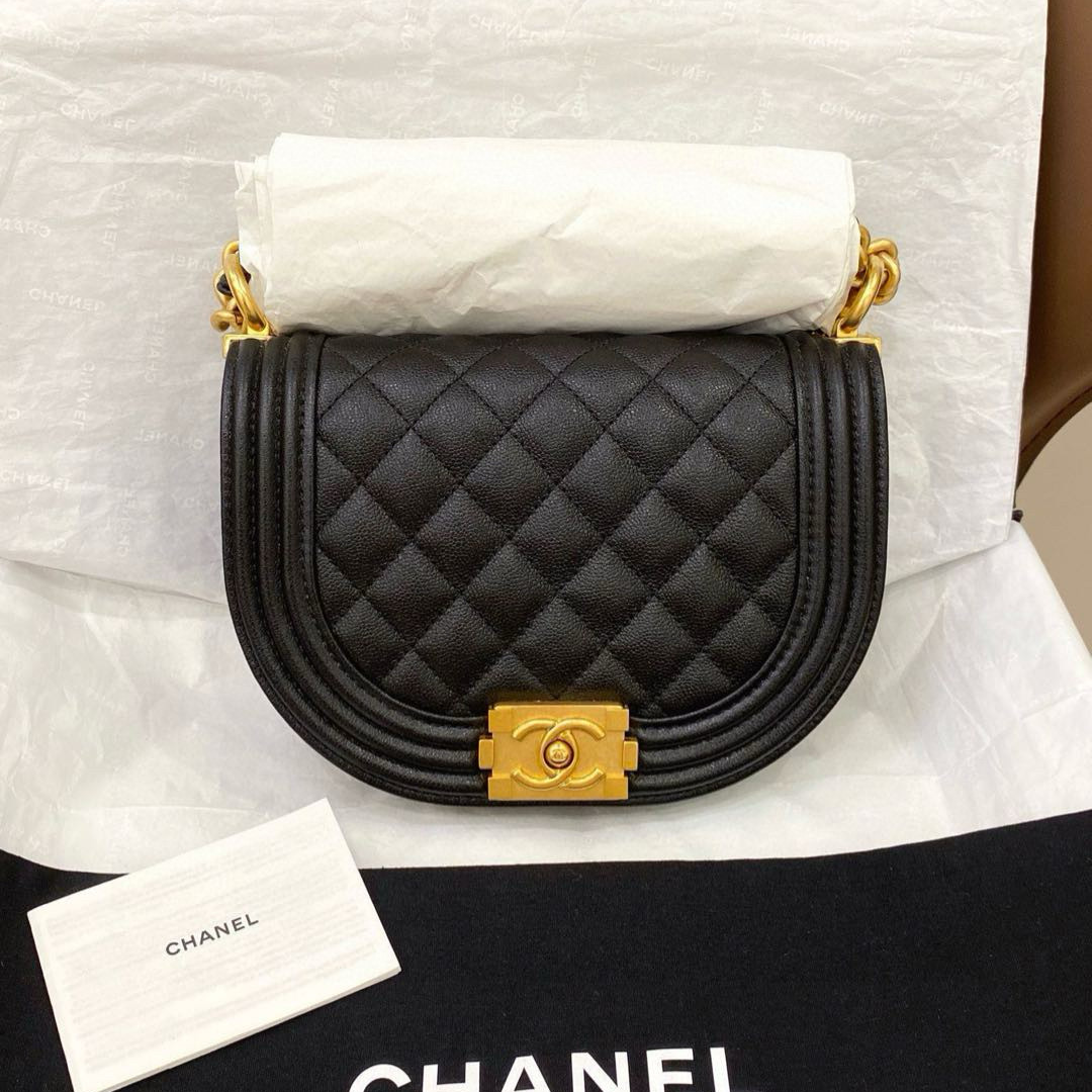 99新 Chanel/香奈儿 22a leboy马鞍形邮差包芯片款