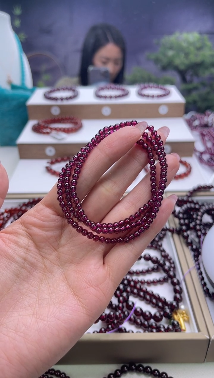 【闪购商品】石榴石手串未镶嵌紫牙乌石榴石多圈3mm+，多样式发一