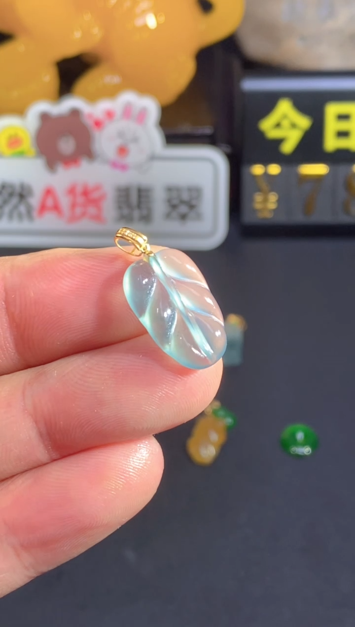 颈饰18K金镶嵌翡翠   