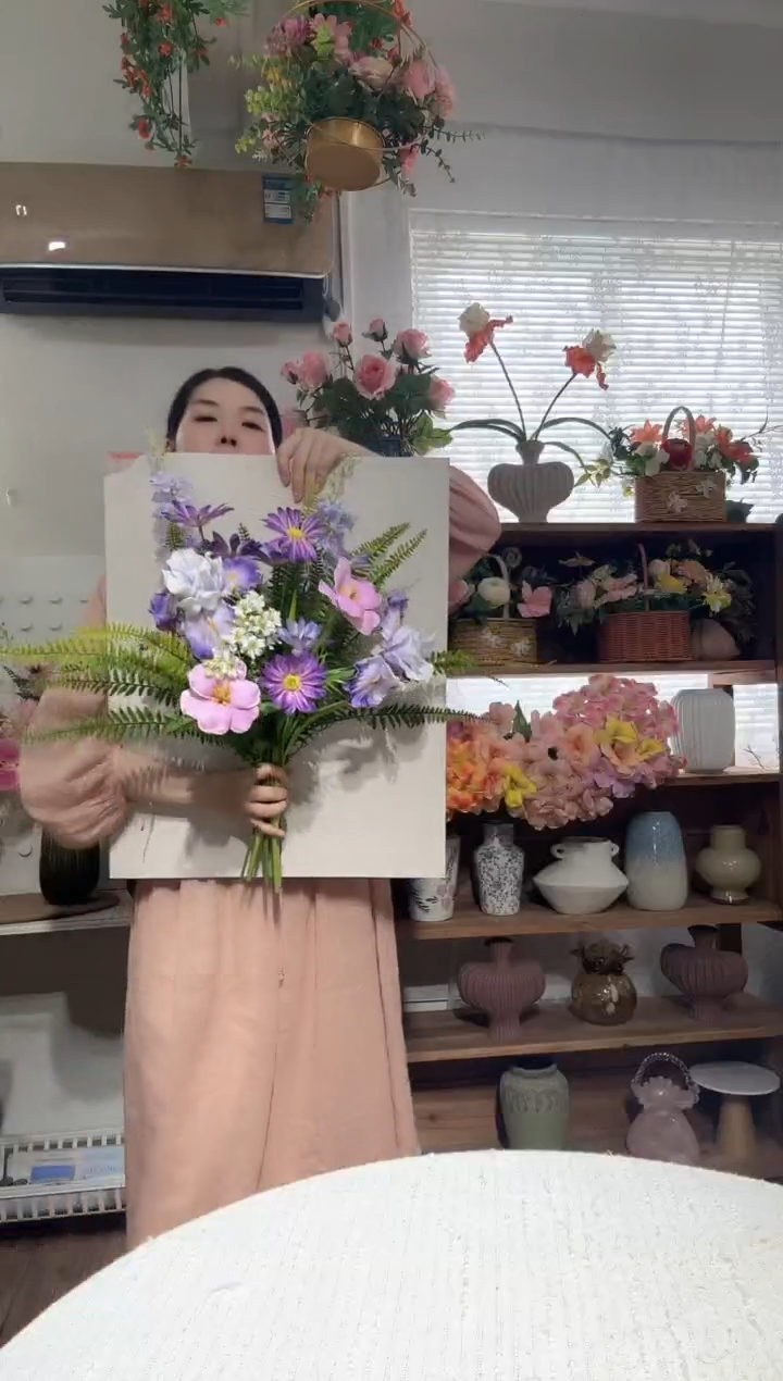  01 紫色系手感鸢尾花郁金香混搭花束（不含花瓶）