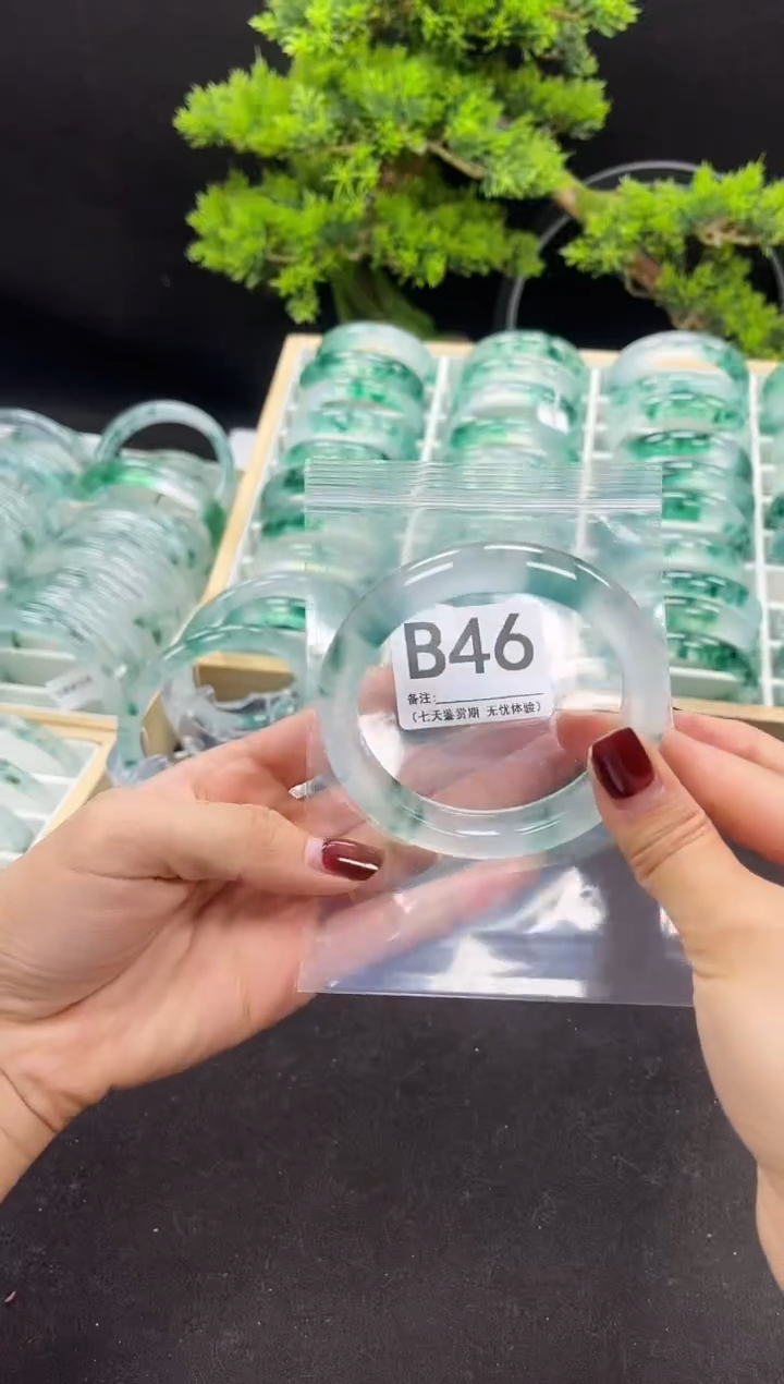 【闪购商品】石英岩玉手镯未镶嵌B46