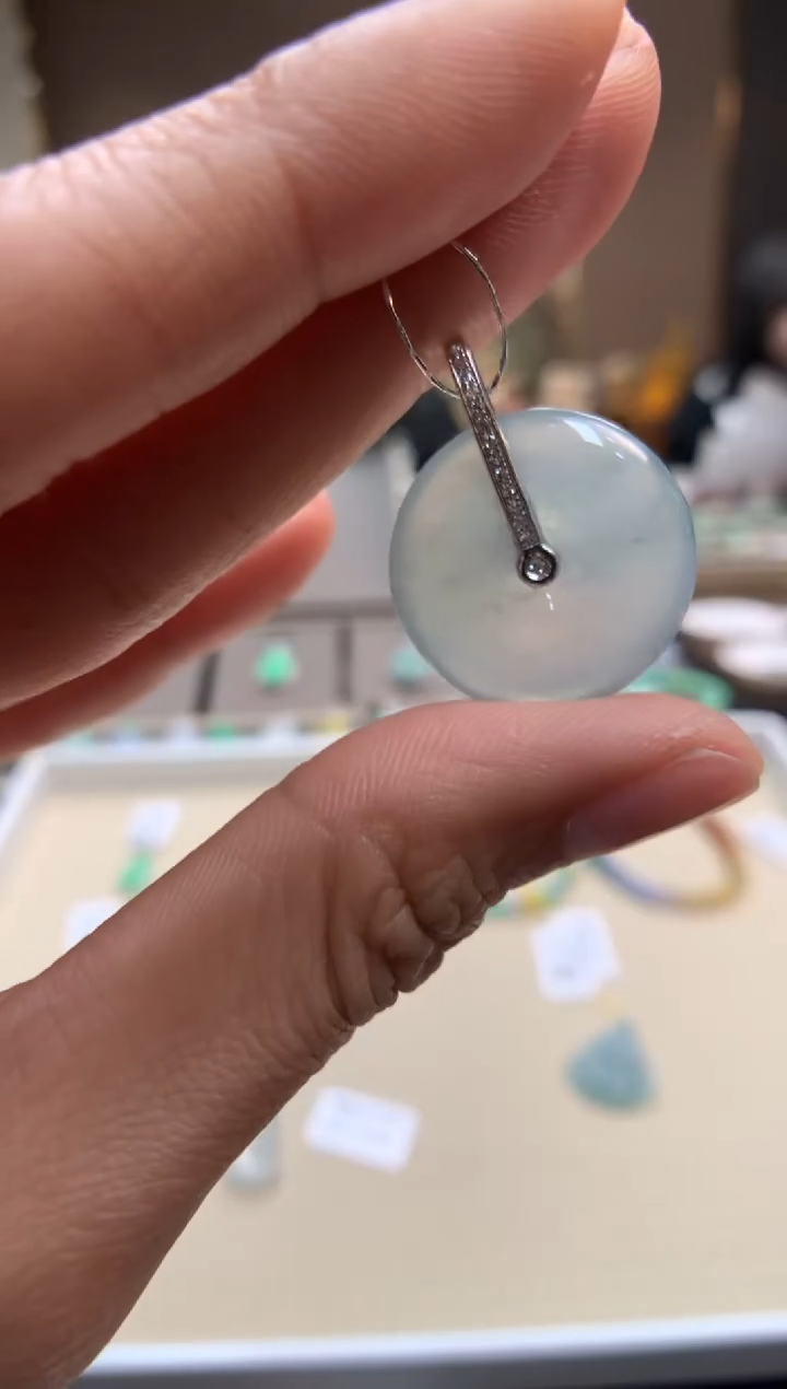 【闪购商品】翡翠颈饰18K金镶嵌平安扣