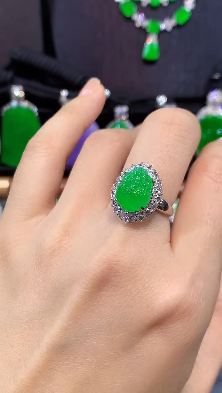 18K金镶嵌戒指翡翠戒指