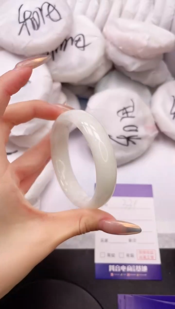 【闪购商品】和田玉手镯未镶嵌5K331-56