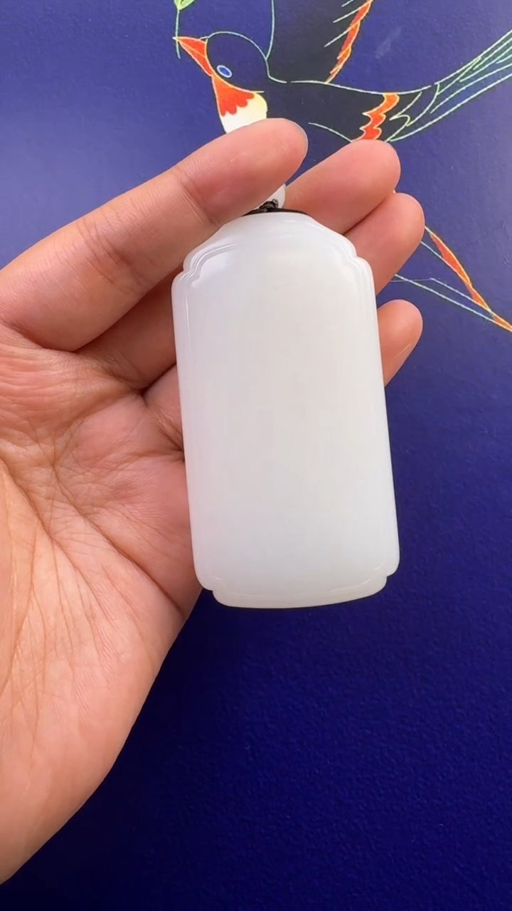 颈饰未镶嵌和田玉吊坠