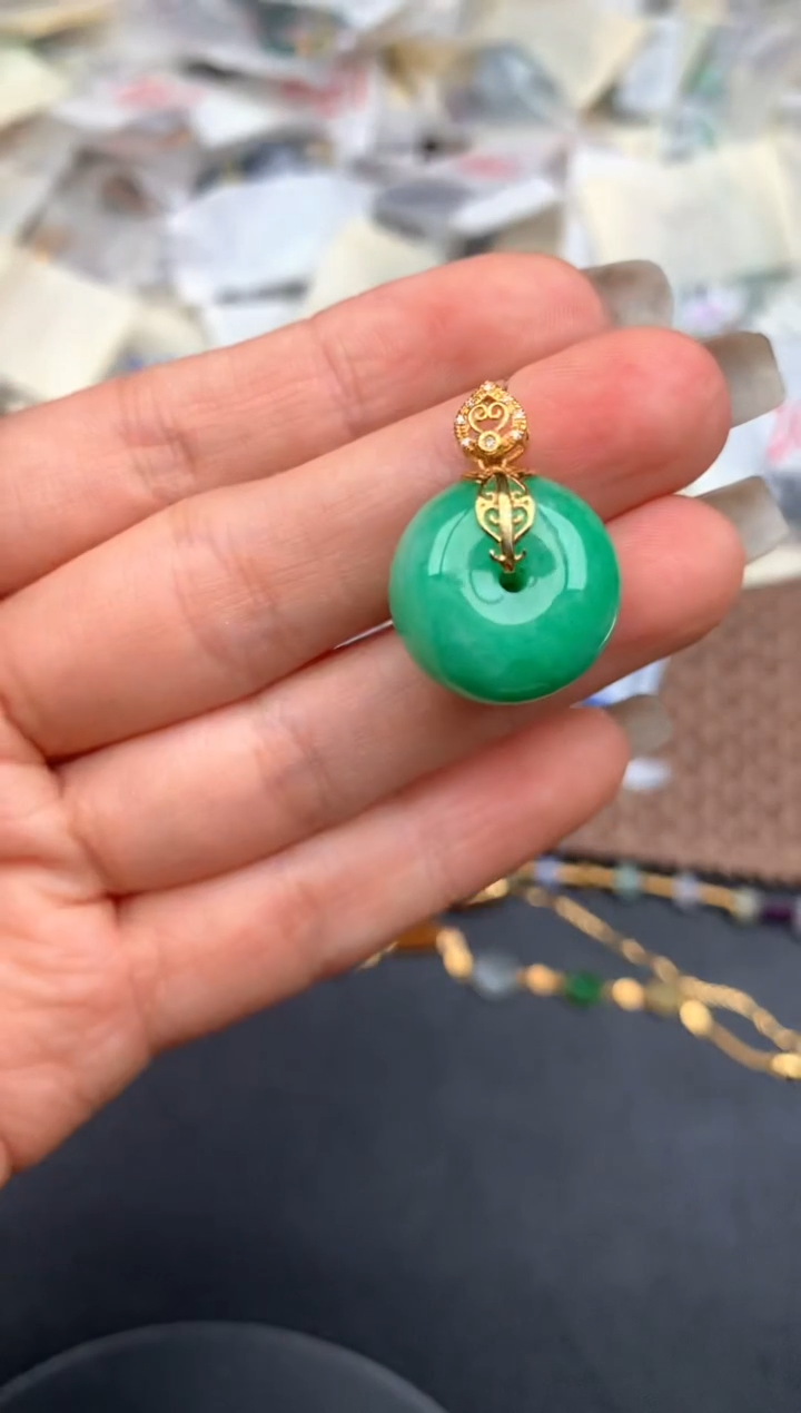 18K金镶嵌挂件翡翠一