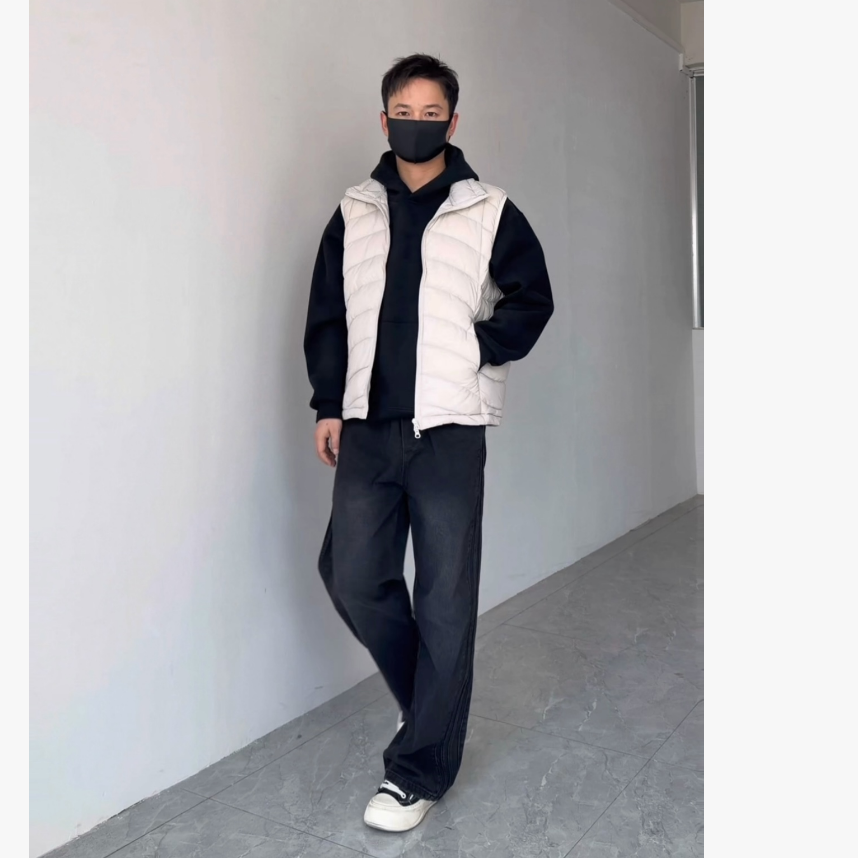方向的向 黑色连帽卫衣+直筒黑色牛仔裤+立领羽绒排骨马甲男套装