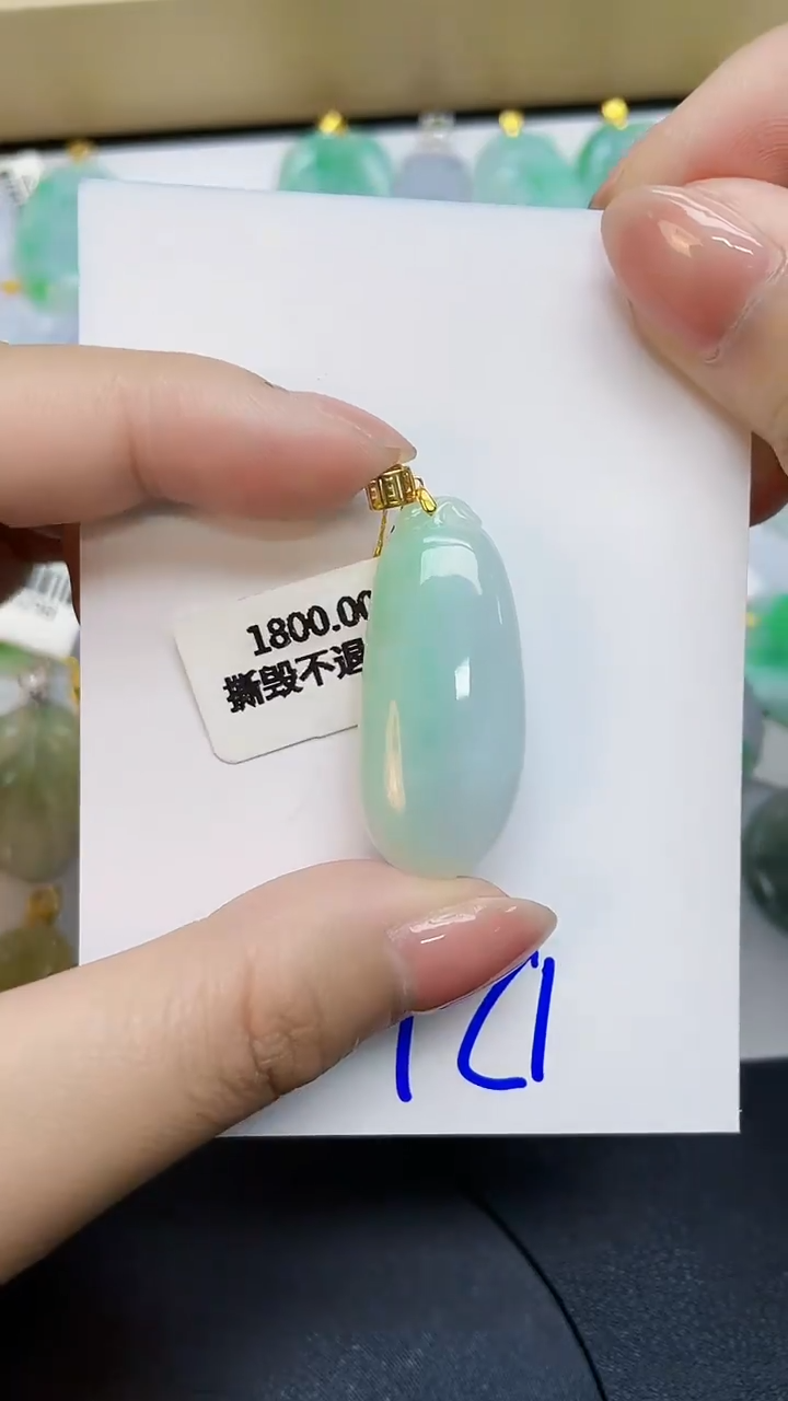 翡翠18K金镶嵌颈饰0000000000
