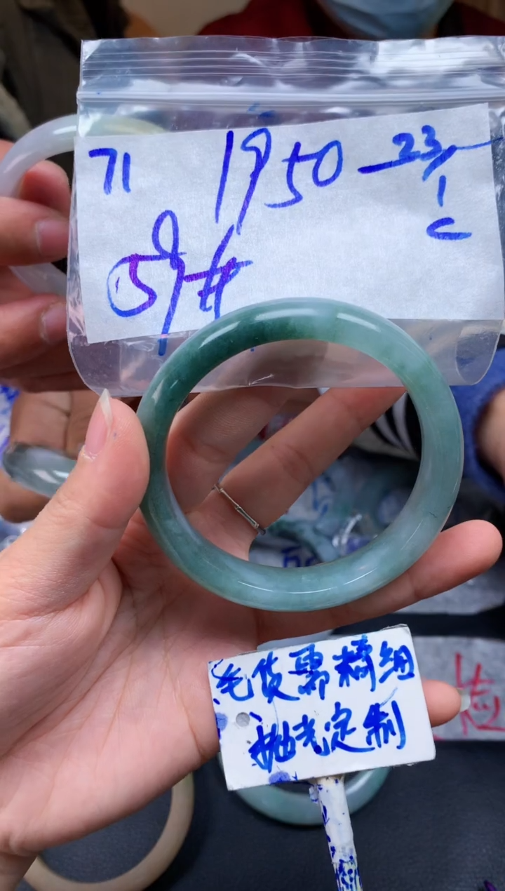 【闪购商品】定制翡翠未镶嵌71毛货需精细抛光手镯多样性拍一发一