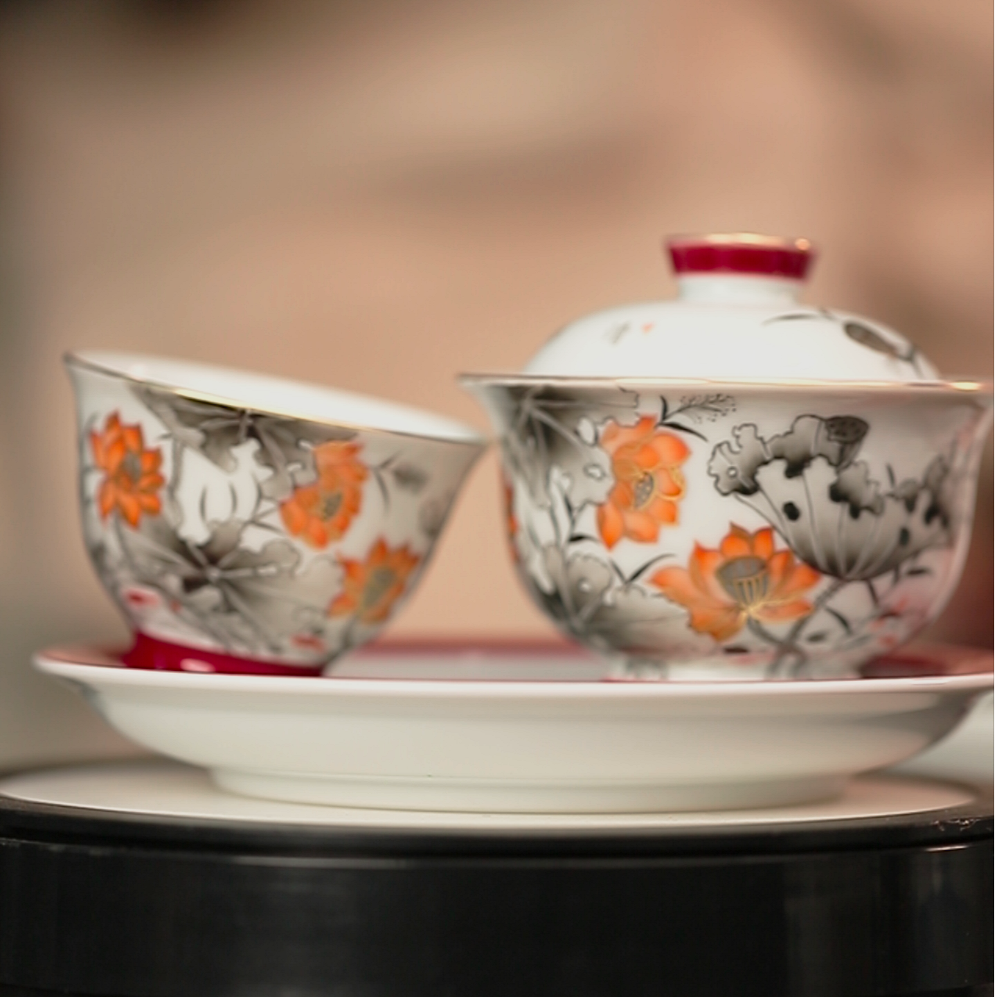 11.25/M90B2+M90A2+M90C1/陶瓷矾红墨彩清荷雅韵盖碗+壶承+杯