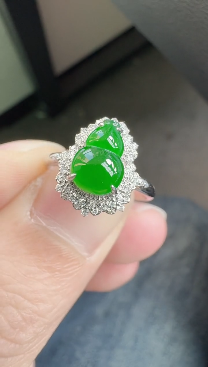 18K金镶嵌戒指翡翠广****司寄售回流，不退不换