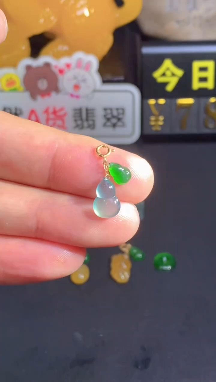 颈饰18K金镶嵌翡翠   
