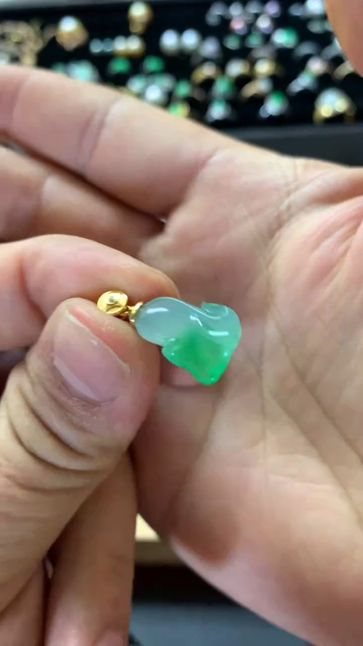 颈饰18K金镶嵌翡翠?****?白菜