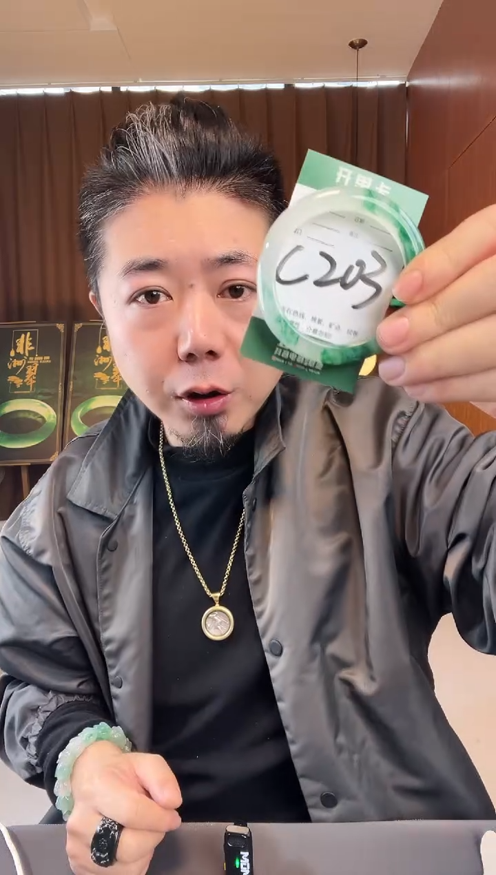 【闪购商品】石英质玉手镯未镶嵌非洲翠