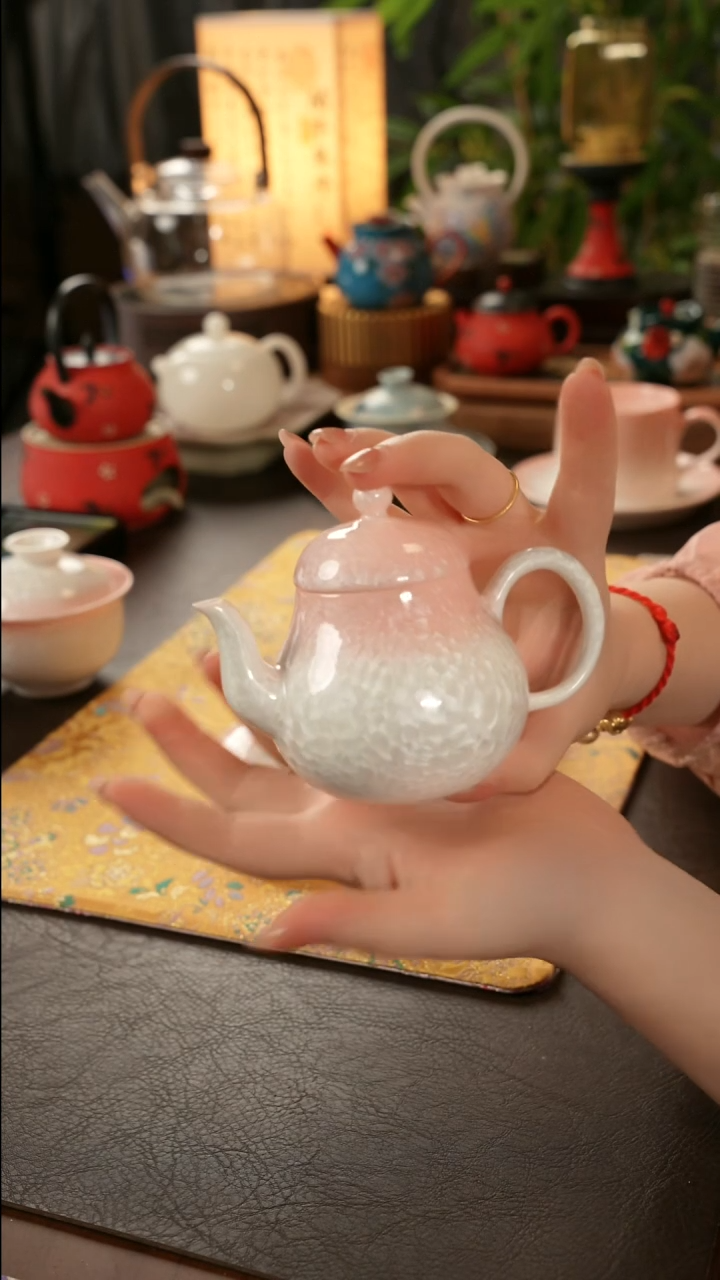 陶瓷茶具粉色结晶釉壶
