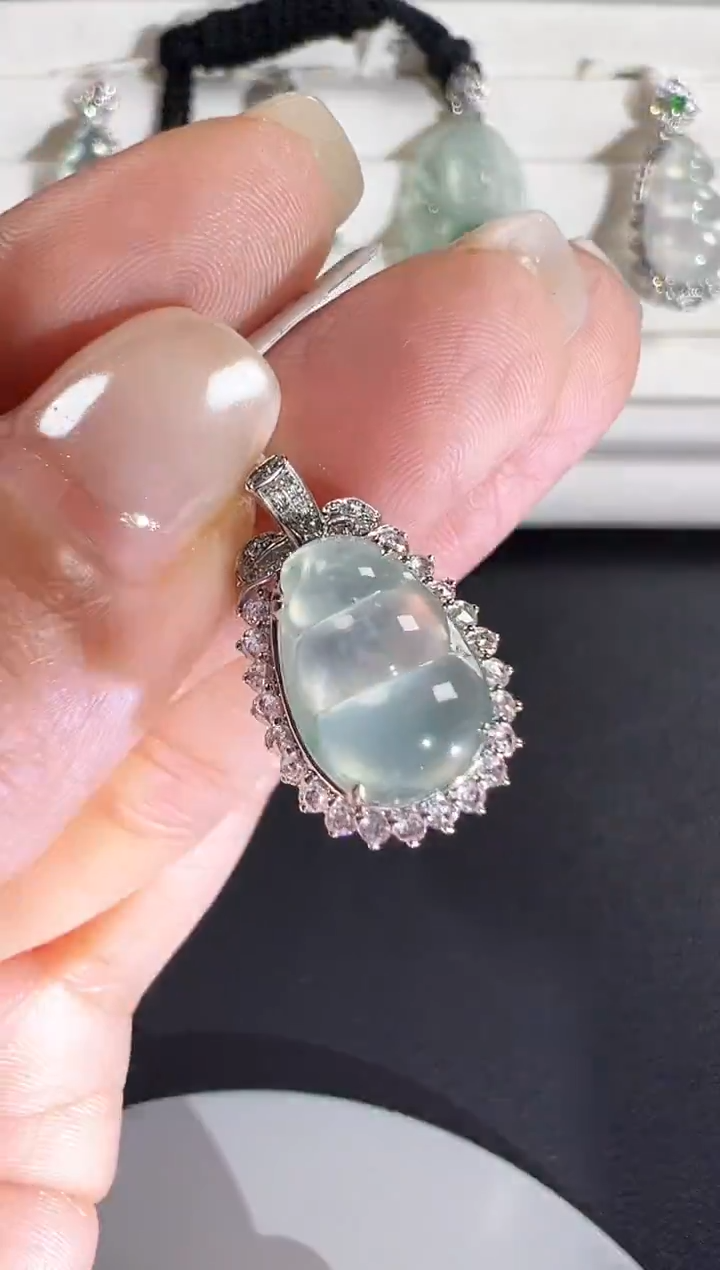 颈饰18K金镶嵌翡翠KXY1221-032