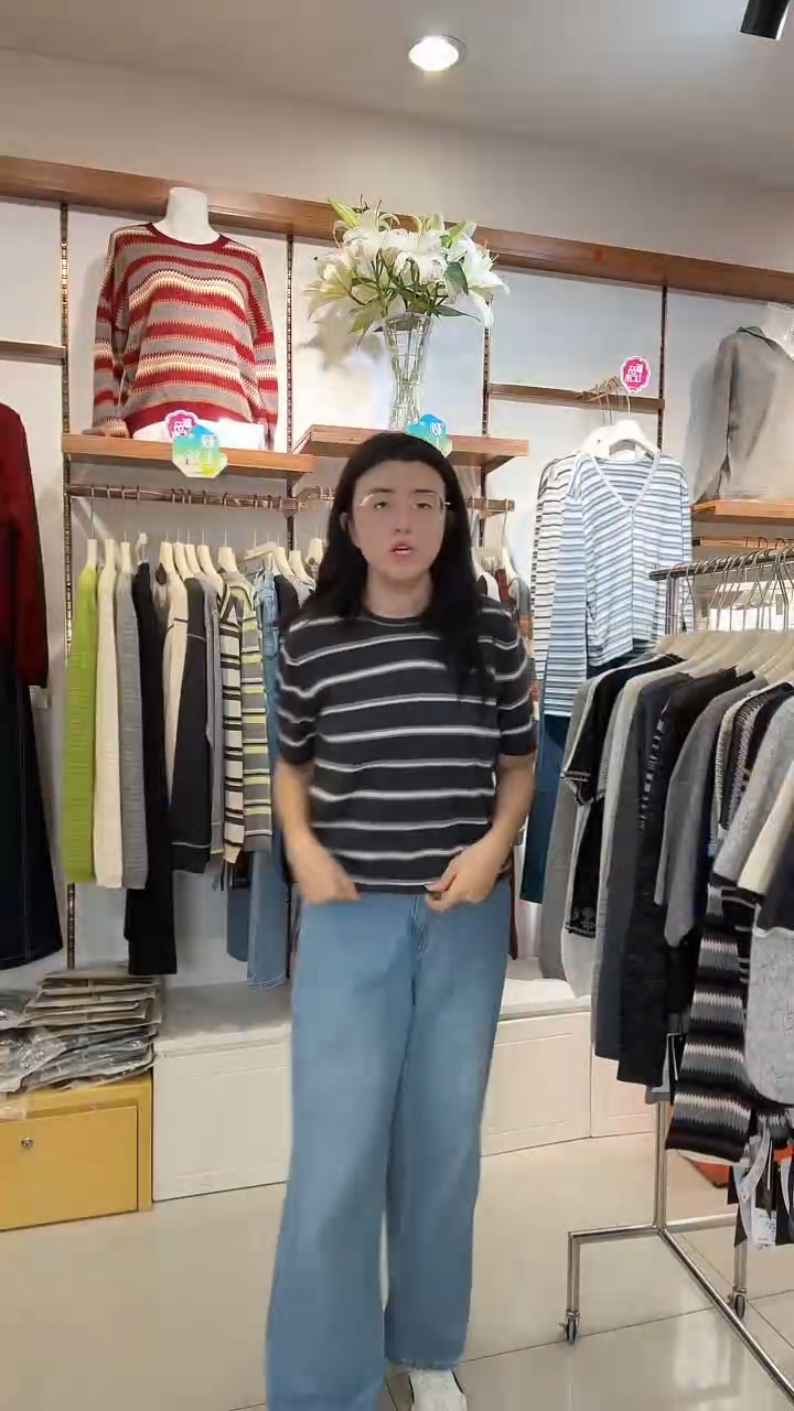 伊*8687-3  深灰色条纹 均码