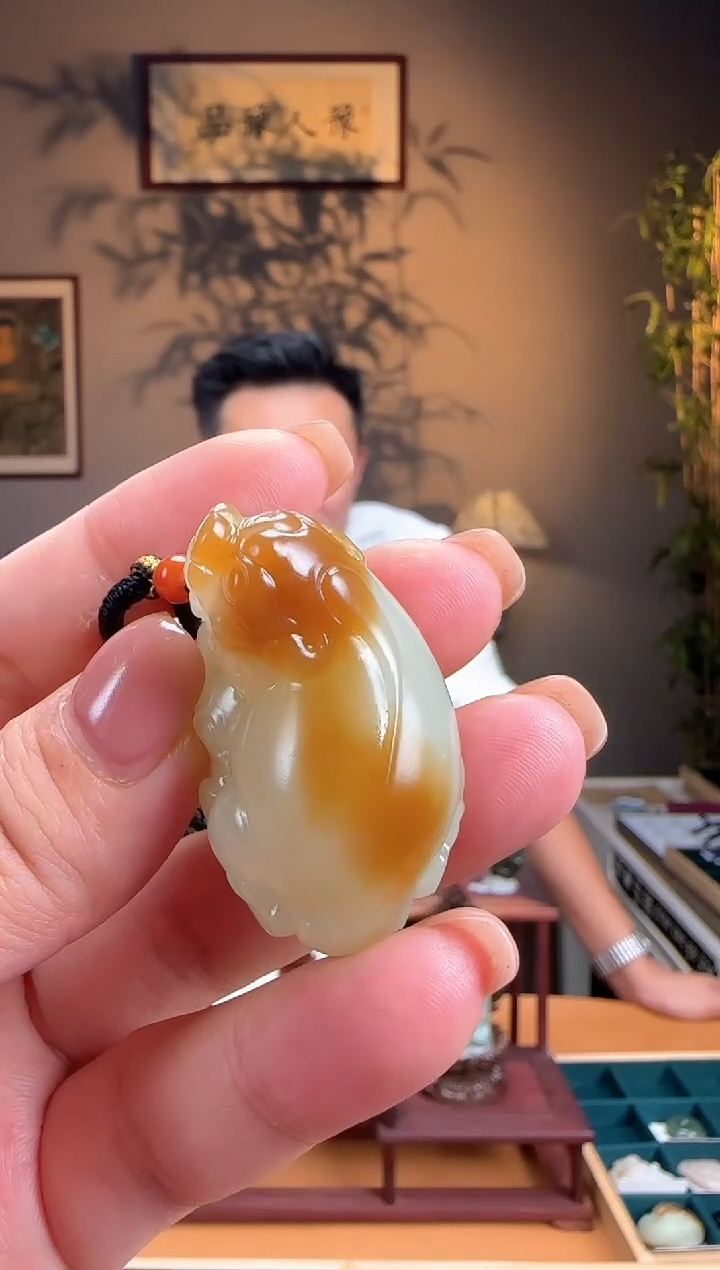 未镶嵌和田玉挂件g60糖黄俏色貔貅