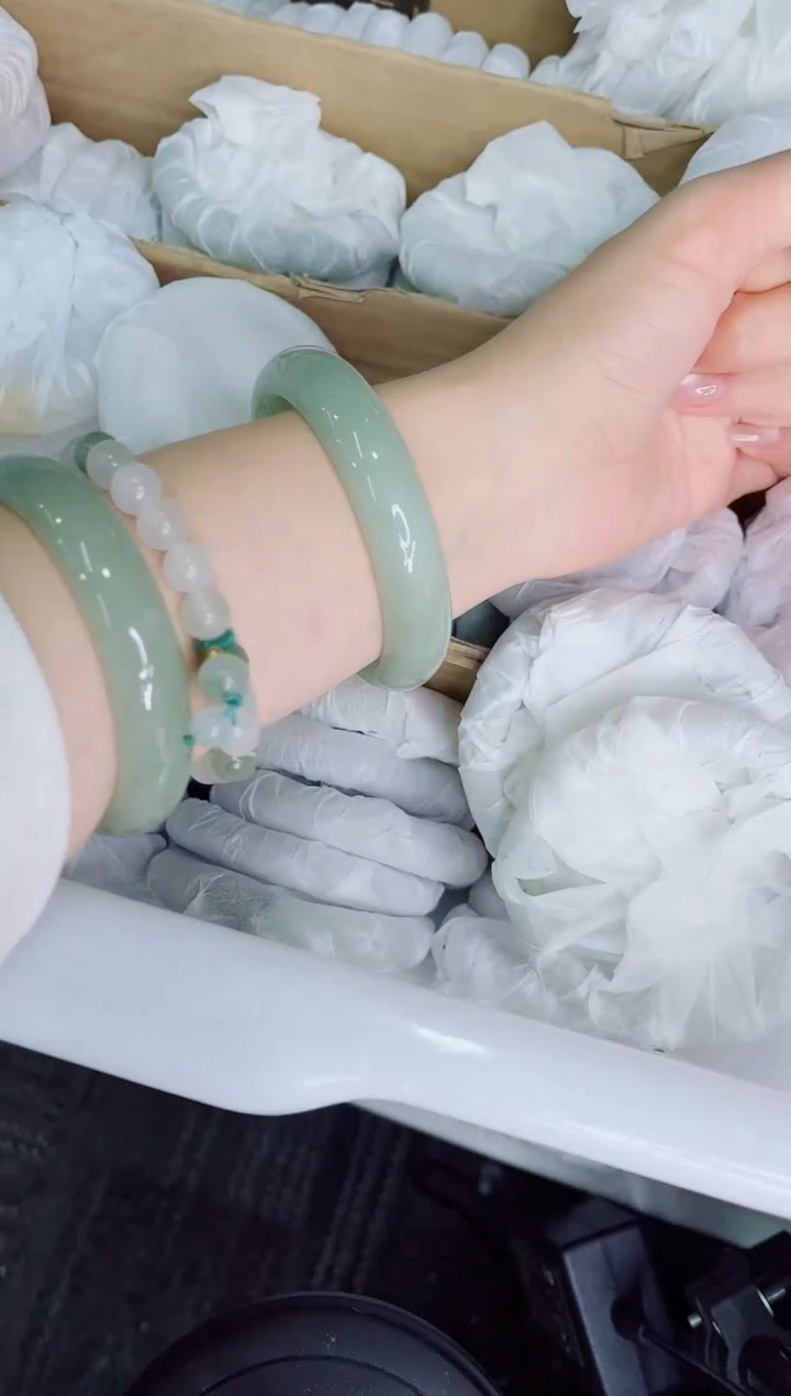 石英质玉手镯未镶嵌59-58.3