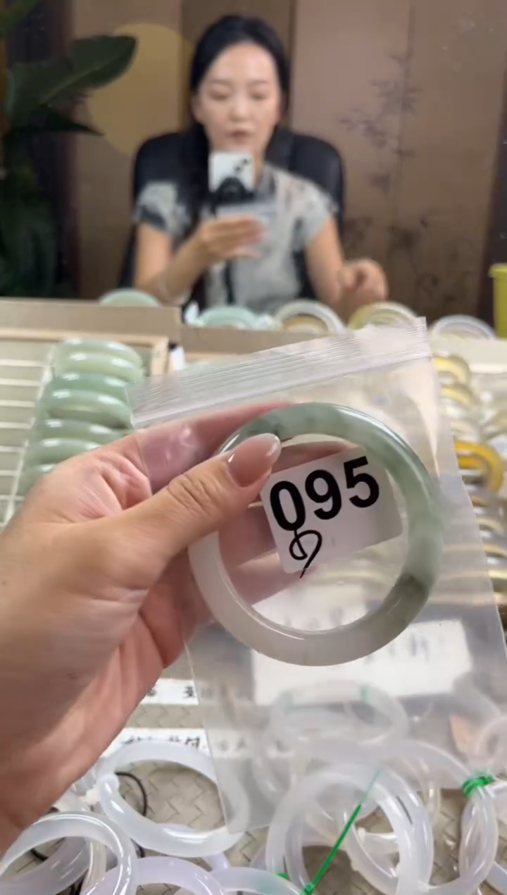 手镯玛瑙/玉髓未镶嵌天山翠默认微抠095抛光印