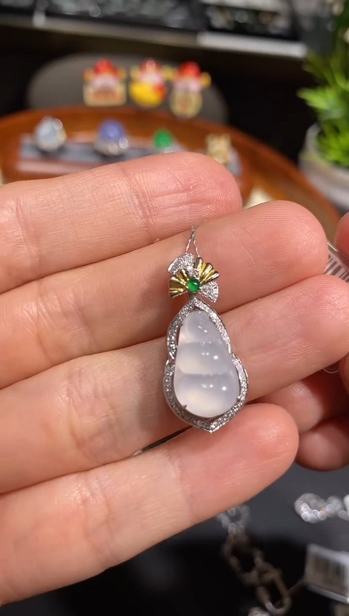 【闪购商品】翡翠颈饰18K金镶嵌吊坠