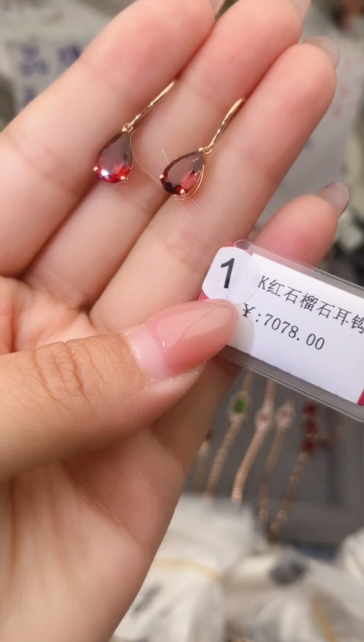 18K金镶嵌耳饰石榴石--专柜--