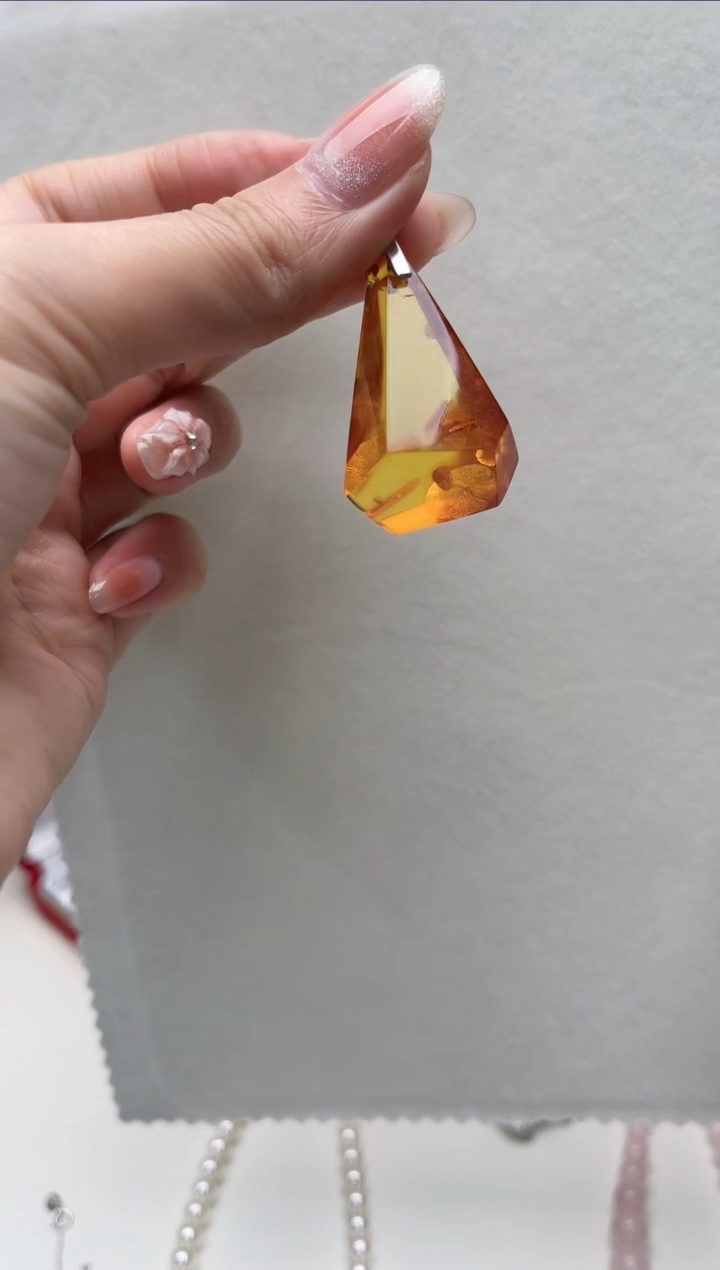 【闪购商品】琥珀吊坠(不含链)银S925镶嵌aw7002