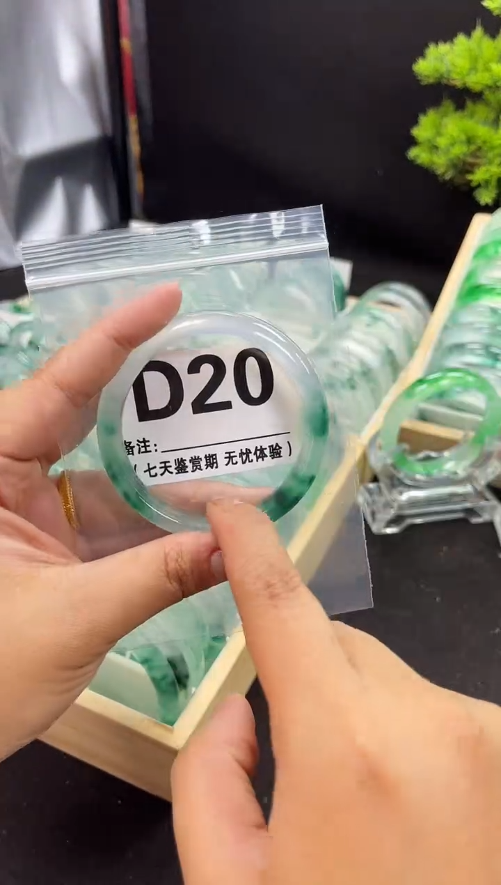 【闪购商品】石英岩玉手镯未镶嵌D20