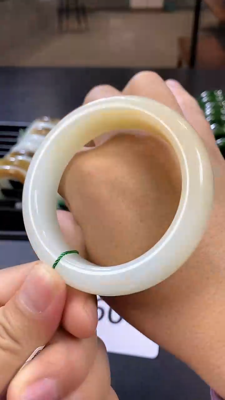 【闪购商品】和田玉糖玉手镯60+未镶嵌一个